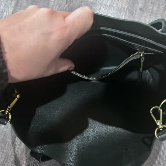 Chic Black Leather Shoulder Bag - Picture 5 of 5